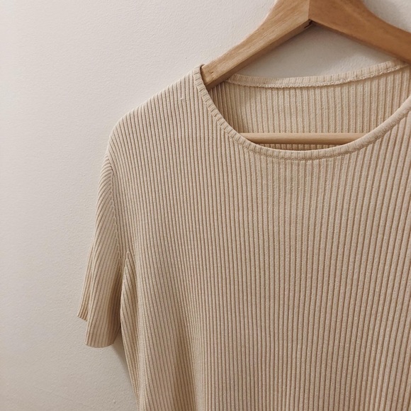 SOLD Vintage Ribbed Tee - Picture 3 of 3